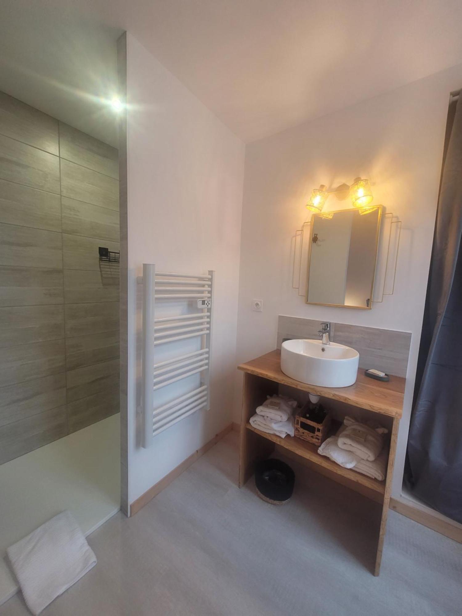 Hotel Lekker Slaap à Parthenay Extérieur photo